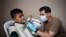 Uno de los especialistas médicos a bordo del Comfort toma radiografías dentales a un niño en Puerto Cortés, Honduras. (Foto: U.S. Naval Forces Southern Command & U.S. 4th Fleet)