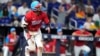 El venezolano Luis Arráez, de los Marlins de Miami, corre al conectar un doble en el juego del sábado 3 de junio de 2023, ante los Atléticos de Oakland (AP Foto/Lynne Sladky)