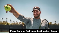 El tenista cubano Ernesto Alfonso Fundora, en Plantation, Florida.