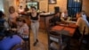 Foto de octubre del 2018 de comensales en el restaurante Los Draquesitos, en La Habana, propiedad del emigrado Mauricio García, quien regresó a la isla tras vivir 16 años en Cataluña, España.