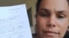 Raisa Velázquez muestra nueva citación a su hijo para el Servicio Militar. (Tomada de Facebook)