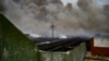 Vista de una de las áreas aledañas a los tanques de combustible afectada por el incendio en la Base de Supertanqueros de Matanzas. (Foto: Yamil Lage/AFP)