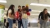 Primeros cubanos llegan a Miami bajo el nuevo programa de parole humanitario, en enero de 2023. (Captura de video/Telemundo 51)