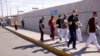 Cubanos expulsados de EEUU y enviados a México bajo el Título 42, en el puente fronterizo de Ciudad Juárez, el 3 de mayo de 2022.