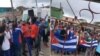Turba procastrista hace acto de repudio a periodista Iliana Hernández frente a su vivienda.