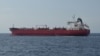 El buque tanquero de Islas Marshall que rescató a los balseros cubanos. (Foto: Guardia Costera)