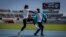 El deportista cubano Maykel Masoo se prepara con su entrenador Daniel Osorio en La Habana, Cuba, el viernes 1 de julio de 2022