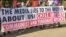 Cartel en las calles de Santiago: "Chile bajo ataque comunista y terrorista"
