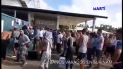 Cubanos en Surinam protestan con toque de cazuelas Cubanos en Surinam protestan con toque de cazuelas