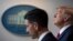 El Presidente Donald Trump escucha el viernes en la Casa Blanca la explicacion del secretario interino de Seguridad Nacional Chad Wolf (Jim Watson/AFP).