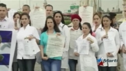 Cuba eliminará la política de castigo a los médicos cubanos emigrantes Cuba eliminará la política de castigo a los médicos cubanos emigrantes