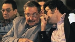 Intelectuales cuestionan a Abel Prieto Intelectuales cuestionan a Abel Prieto
