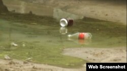 Aguas albañales que desembocan en la playa de Guanabo, una de las más concurridas por los habaneros en el verano.