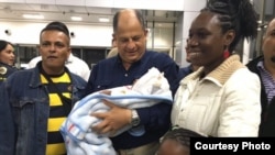 Despedida en Costa Rica a los refugiados cubanos.