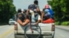 Cubanos se trasladan de una región a otra tras las aperturas del gobierno. (YAMIL LAGE / AFP)