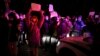 Manifestantes en Beijing protestan el 27 de noviembre de 2022 contra las medidas sanitarias impuestas por el gobierno. Algunos manifestantes exigen la renuncia del presidente Xi Jinping. (AP Photo/Ng Han Guan).
