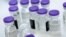 Viales de vacunas Pfizer para prevenir COVID-19
