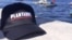 La gorra que promociona el filme Plantados en La Habana Facebook del realizador Lilo VIlaplana