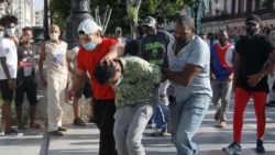 Fotógrafo cubano galardonado por SIP dedica premio a manifestantes del 11J Fotógrafo cubano galardonado por SIP dedica premio a manifestantes del 11J