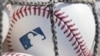 Pelota de béisbol en el Citizens Bank Park de Filadelfia.