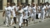 Una de las primeras marchas de las Damas de Blanco. AP Photo/Jorge Rey