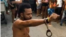Maykel El Osorbo, rapero y activista del Movimiento San Isidro, poco después de que sus vecinos impidieran su arresto.
