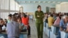 Hora de la visita familiar en una cárcel cubana, un derecho negado a muchos presos políticos en la isla. (Archivo/AFP)