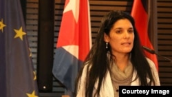 La miembro de las Damas de Blanco y activista de Cuba Decide, Sayli Navarro Álvarez, fue invitada por el ALDE para participar en un debate sobre derechos humanos.
