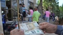 Cubanos desde la isla, describen la crisis para adquirir el efectivo en los bancos nacionales. Cubanos desde la isla, describen la crisis para adquirir el efectivo en los bancos nacionales.