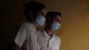 Estudiantes de Medicina visitan las casas durante la pandemia de COVID-19. REUTERS/Alexandre Meneghini