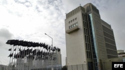 Vista del edificio de la Sección de Intereses de EEUU en Cuba (SINA) ubicado en el malecón habanero.
