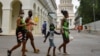 El gobierno cubano anunció este martes nuevas medidas de control para contener la transmisión del COVID-19. (YAMIL LAGE / AFP)